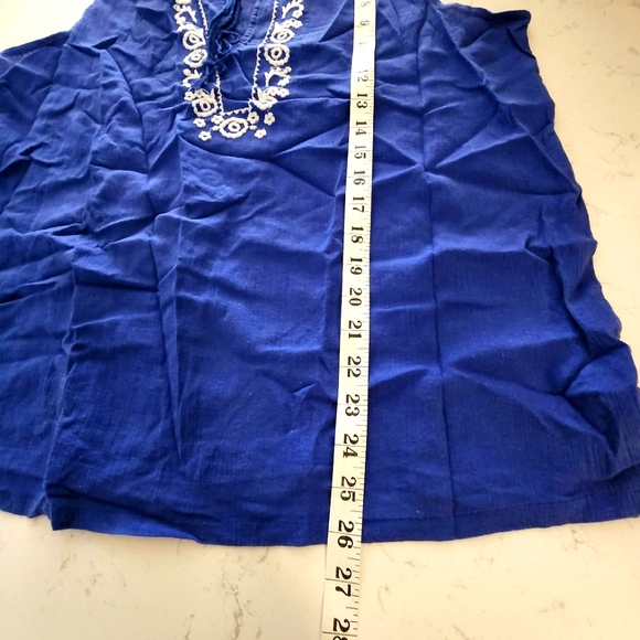 Gap Sleeveless Tank Embroidered Design - Picture 7 of 7